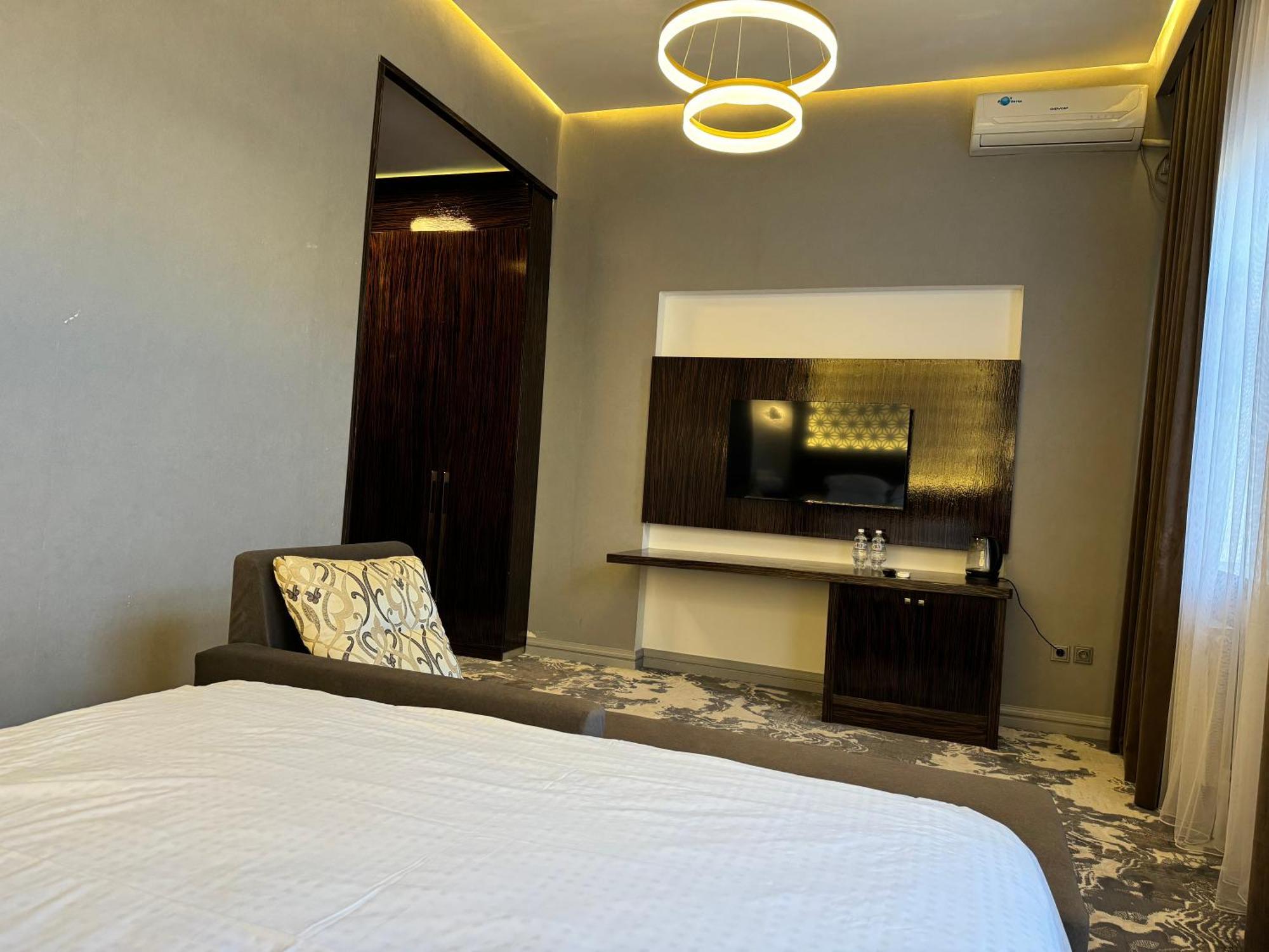 Jasmine Hotel Taraz Exterior foto